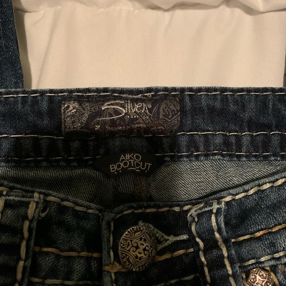 Silver Jeans - Picture 2 of 4